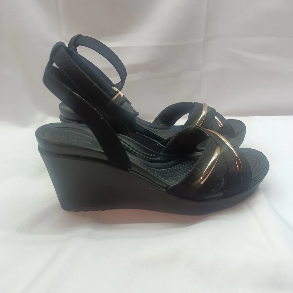 Crocs Leigh II Womens 6 CrossStrap Metalblock Ankle Wedge Black Sandals Comfort